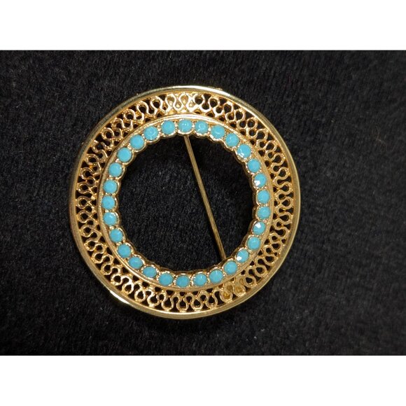 Vintage Blue Rhinestone Gold Tone Open Metal Work Filigree Round Brooch - Picture 2 of 6
